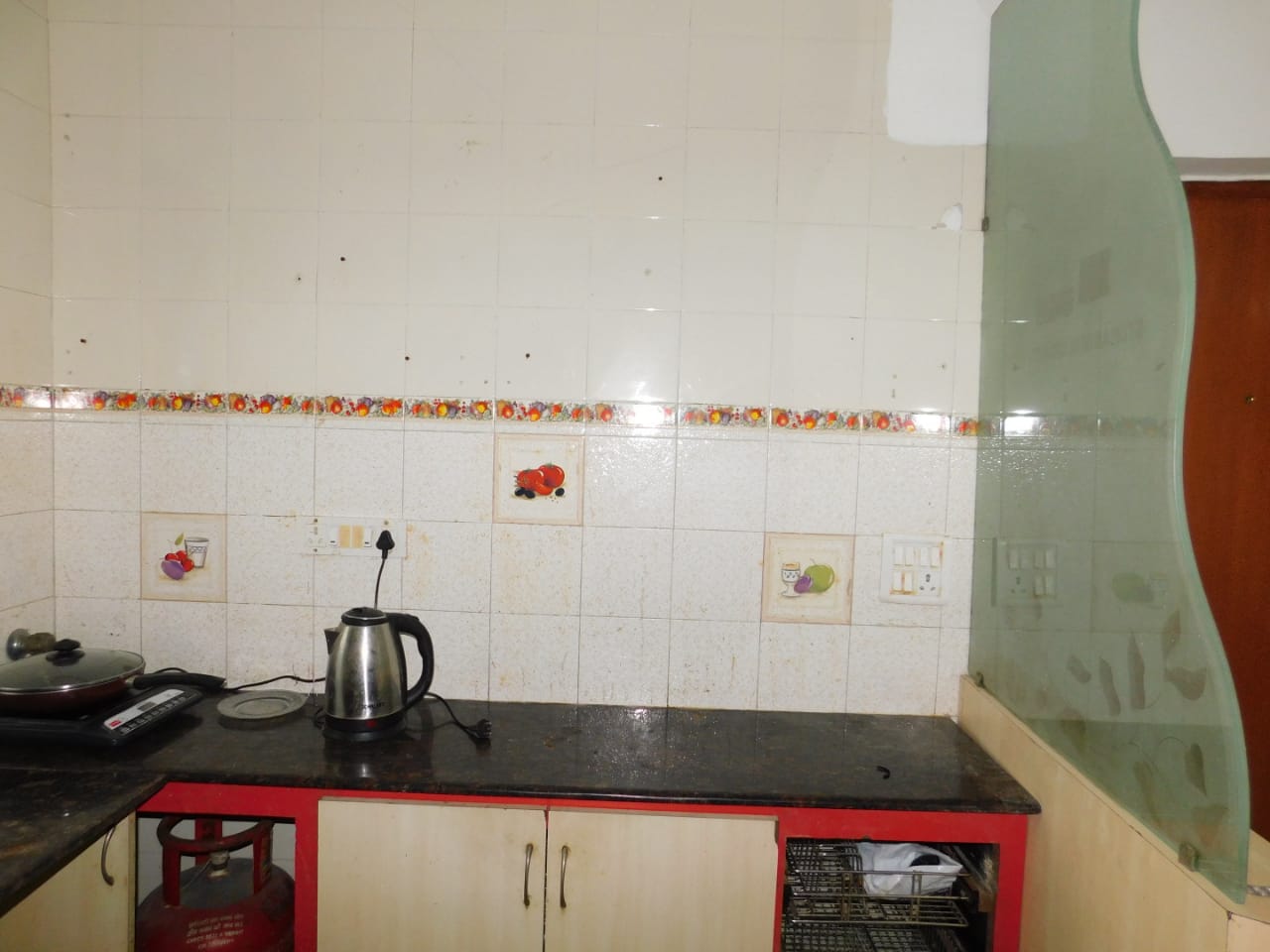 2 BHK Semi Furnished in Starsway Society , Juhu